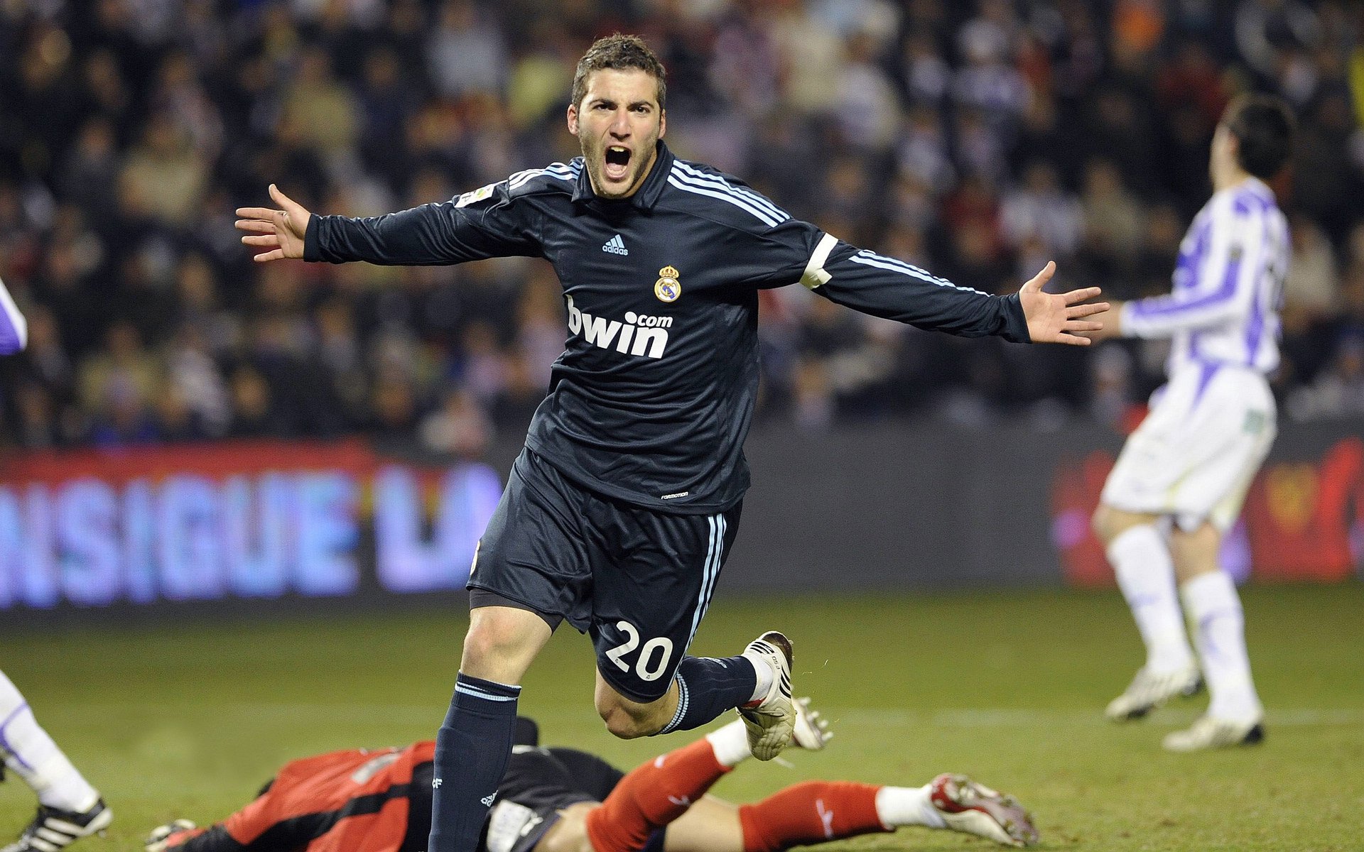 _新兴城市举办国际网球赛，推动本地体育发展_，新兴杯网球